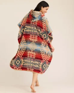 CANYONLANDS ADULT HOODED TOWEL