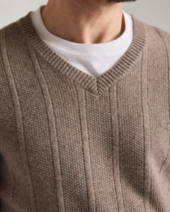 MEN'S MIXED STITCH MERINO V-NECK SWEATER