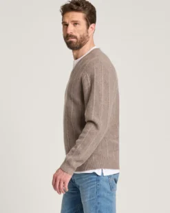 MEN'S MIXED STITCH MERINO V-NECK SWEATER