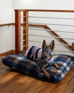 MOUNTAIN PLAID PET BED - NAPPER