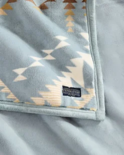 PLUSH REVERSIBLE THROW