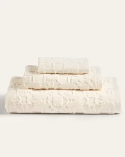 SCULPTED TOWEL COLLECTION