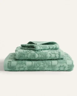 SCULPTED TOWEL COLLECTION