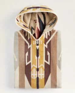 WHITE SANDS TWEEN HOODED TOWEL